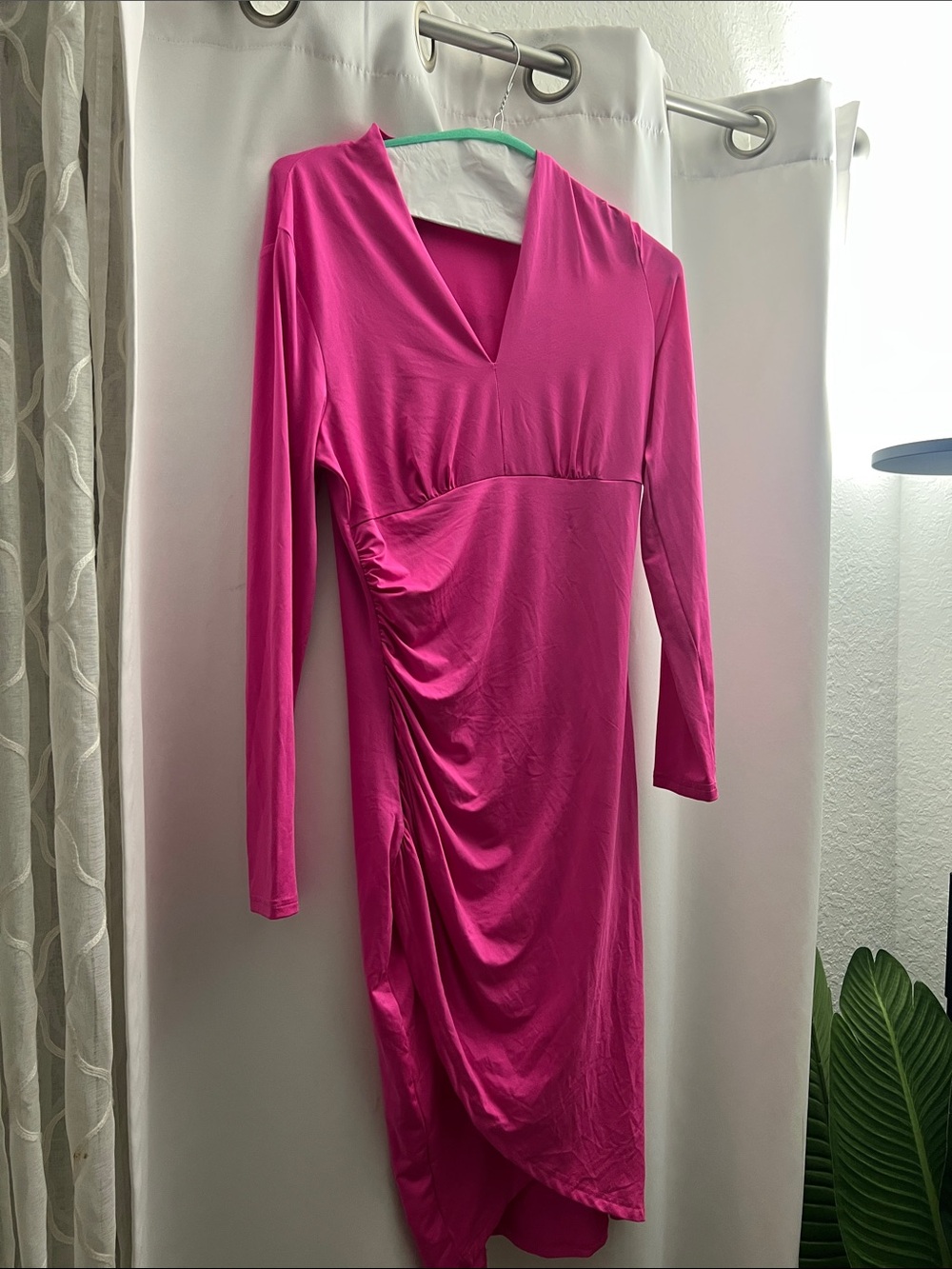 Fitted V-Neck Long Sleeve Pink Dress